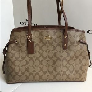 🌷Coach Drawstring Carryall In Signature NWT.